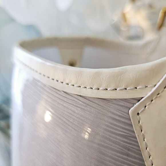 🤍EUC Auth Louis Vuitton Epi Vinyl & White Leather Plage Lagoon Bay Tote🤍 - Picture 5 of 15